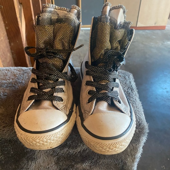 Girls Converse All Stars Sz 2 - Picture 4 of 4